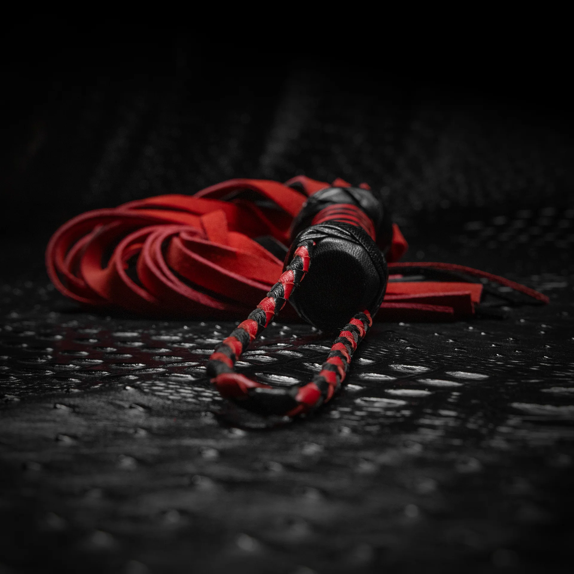 Close Quarters 18" Flogger By Kink - Image 3